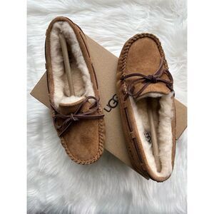 🆕 UGG Women's Dakota Slippers Moccasin  Chestnut Brown Size 5 Casual Comfort